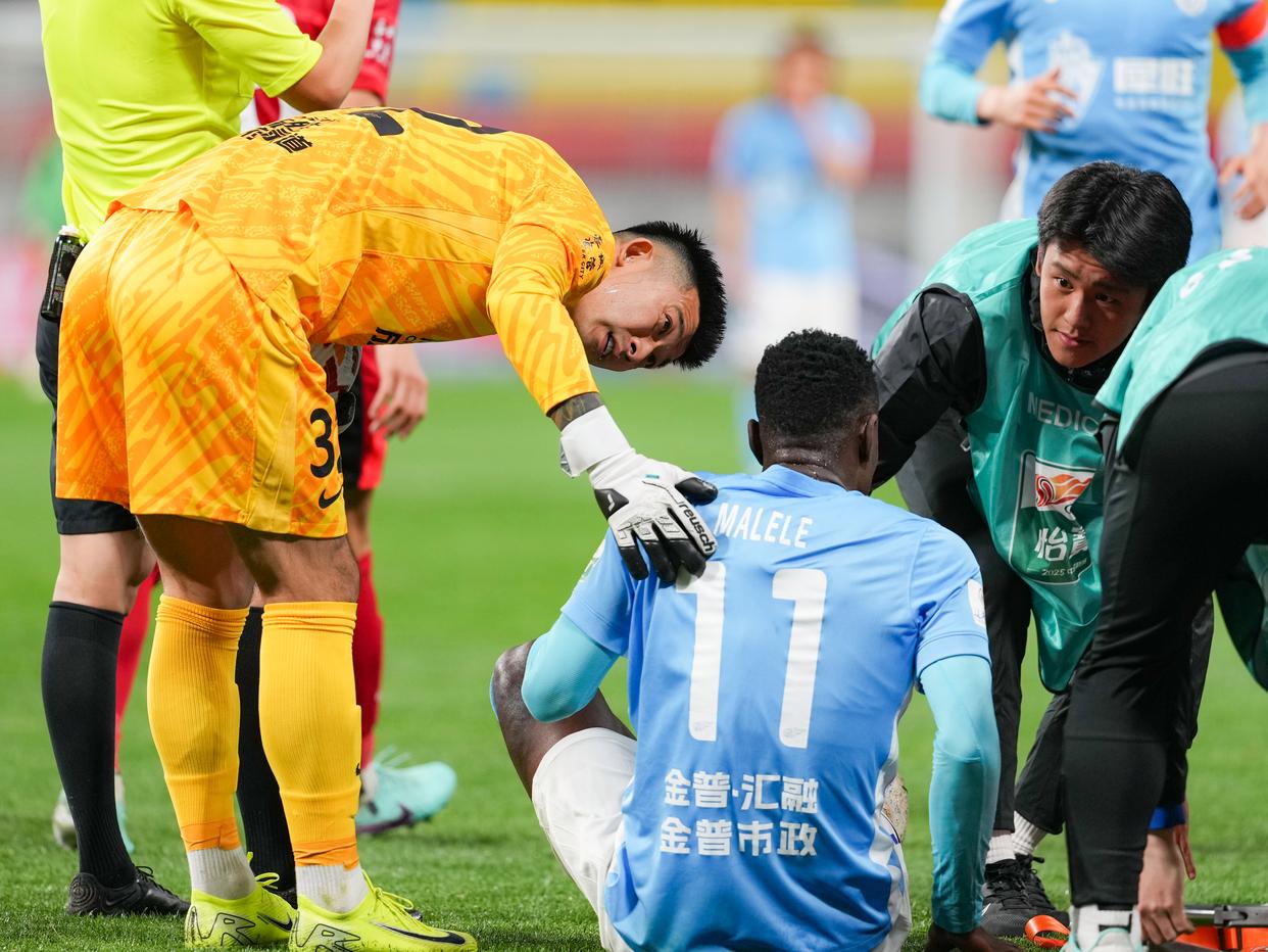 世俱杯-包含本土足球职业联赛火爆进行，球队士气旺盛的词条