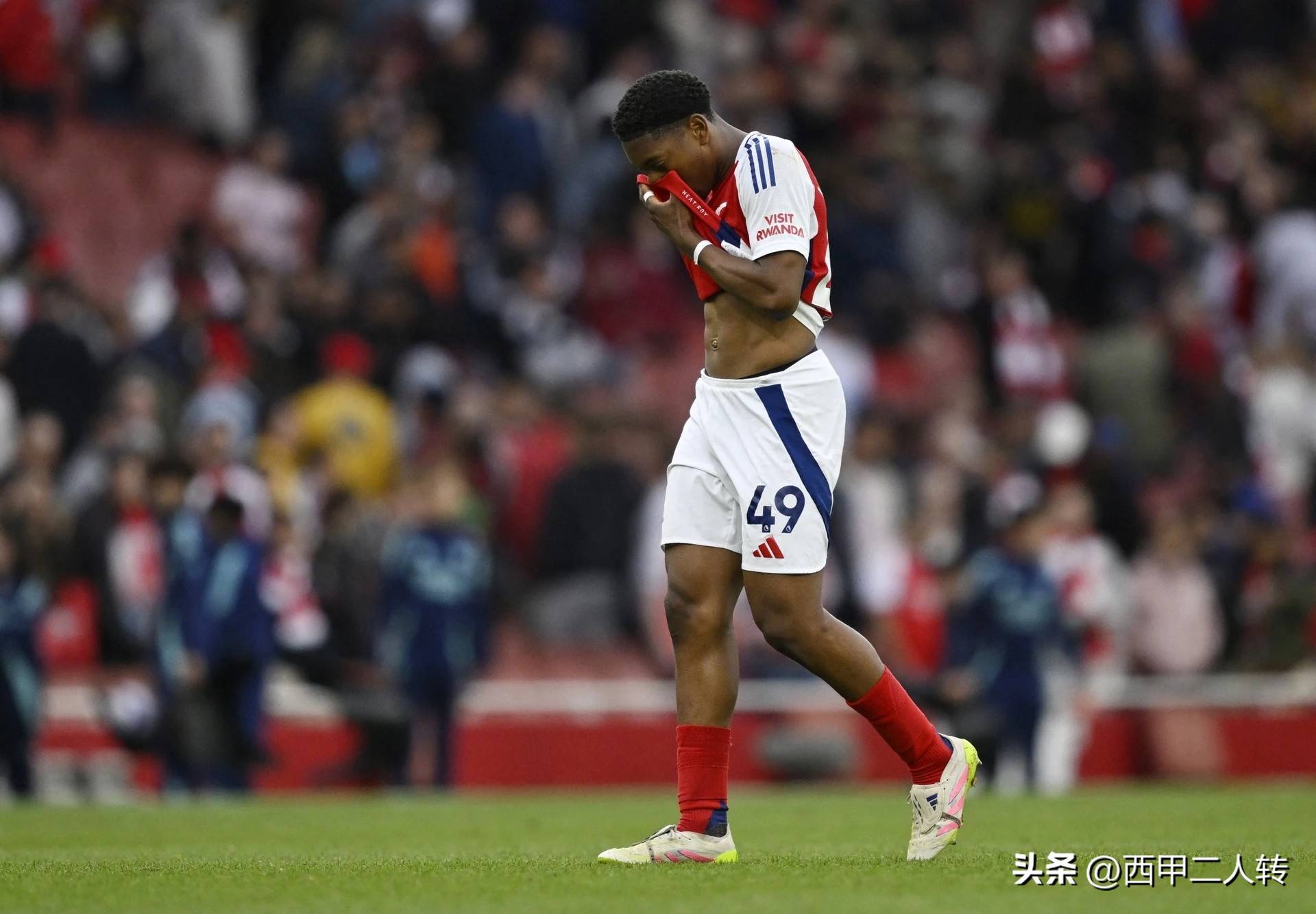 包含阿森纳主教练因战术问题受批，球队保级压力大增的词条