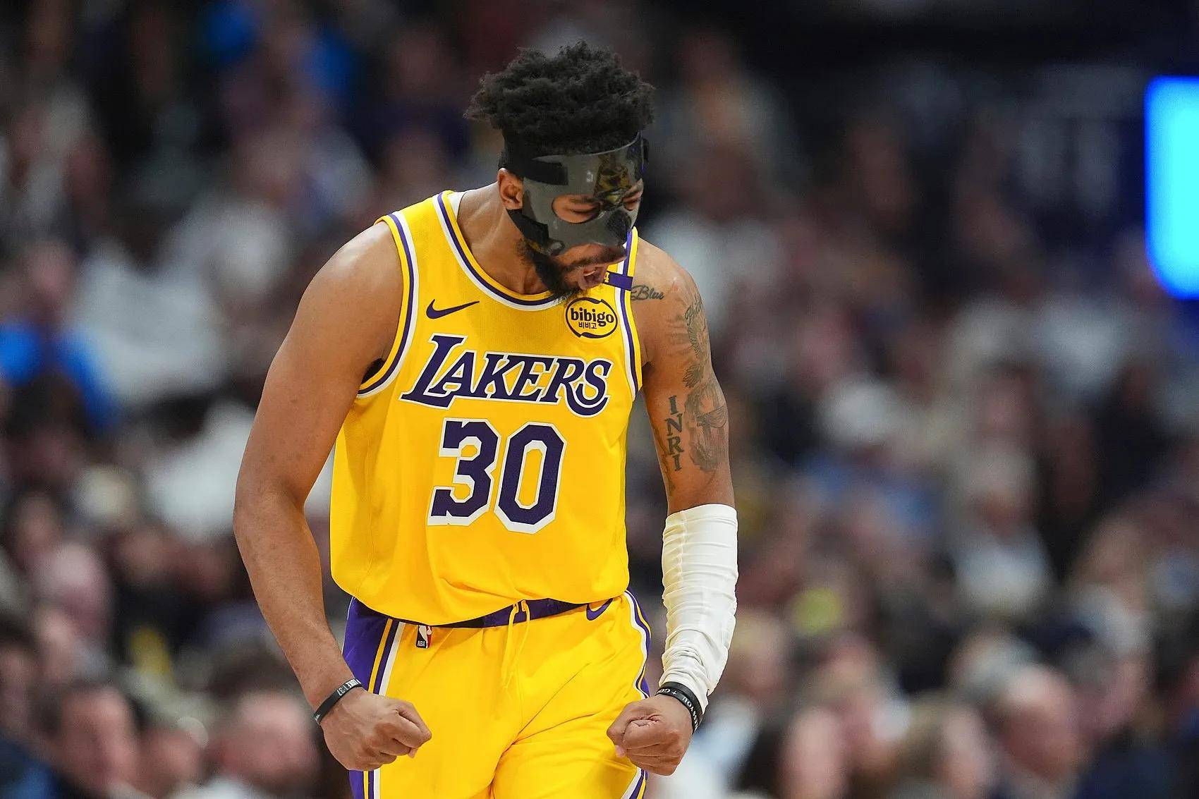 客场大胜掘金，湖人继续领军西部