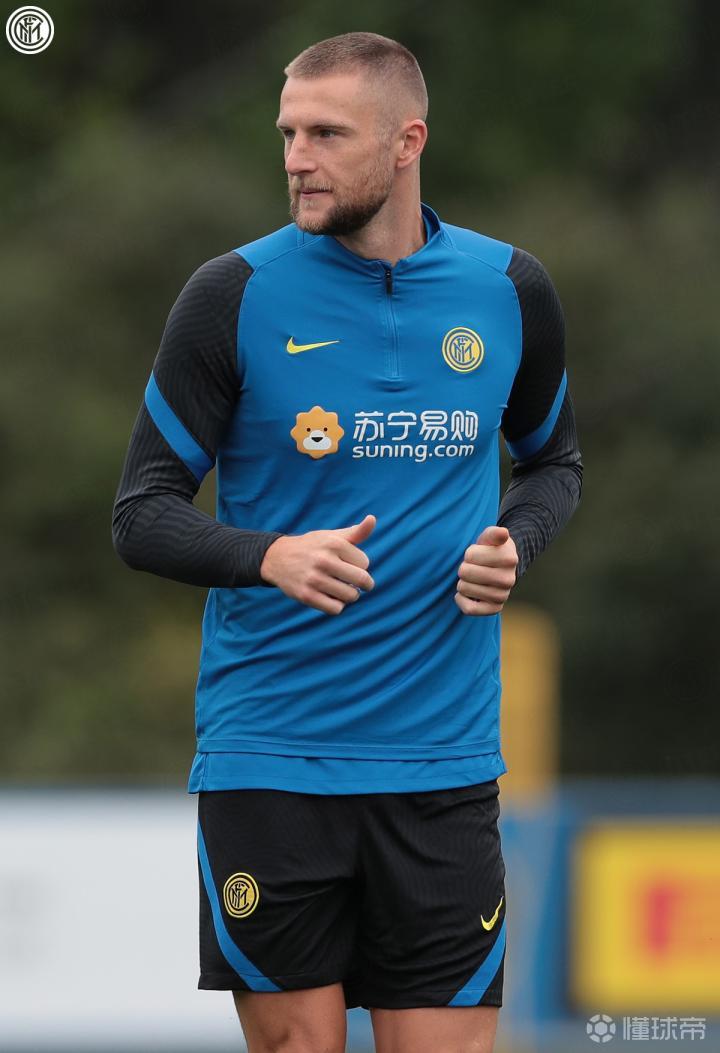 突尼斯篮球明星备战球季,迎接新挑战 突尼斯篮球明星备战球季,迎接新挑战