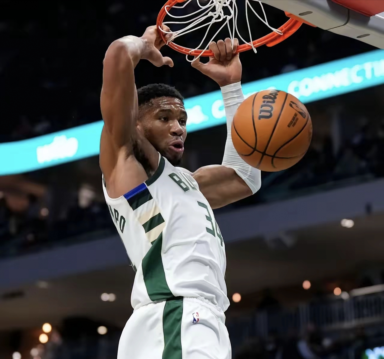 世俱杯时间-雄鹿轻松获胜,字母哥状态火热迎战季后赛