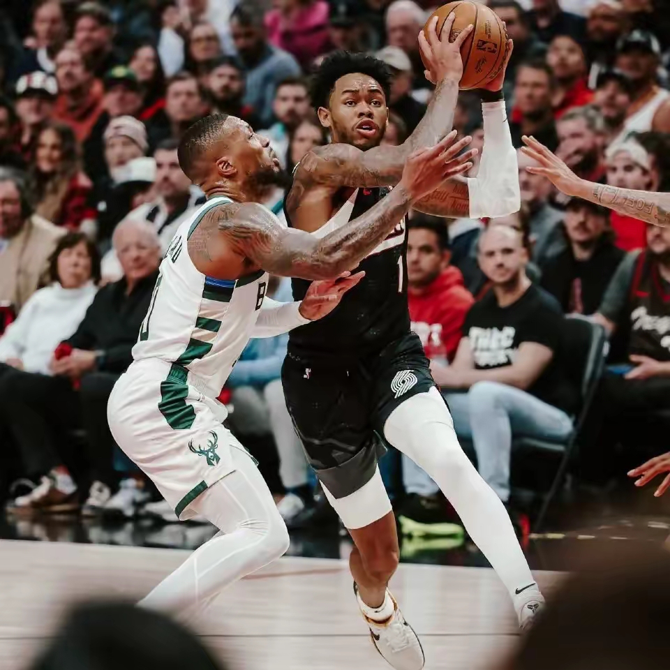 雄鹿轻松获胜,字母哥状态火热迎战季后赛 雄鹿轻松获胜,字母哥状态火热迎战季后赛