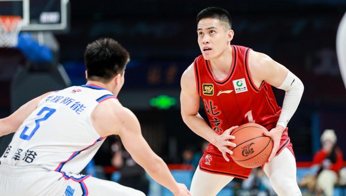 世俱杯参赛资格-广州队轻取上海队，孙铭徽点燃赛场