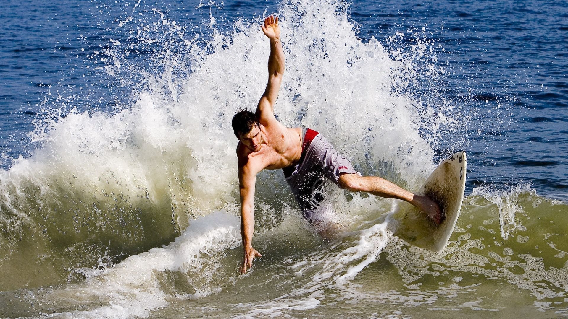 世俱杯决赛-绝境中起舞,灰熊奇迹翻盘广厦,福克斯的舞台没有边界