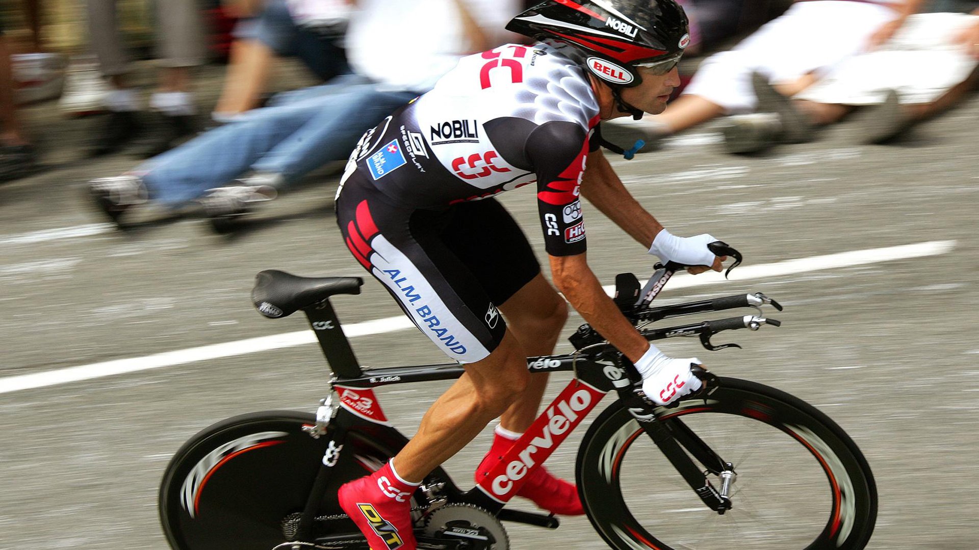 世俱杯参赛资格-横冲，当迈凯伦撕碎红牛神话，拉塞尔独扛大旗