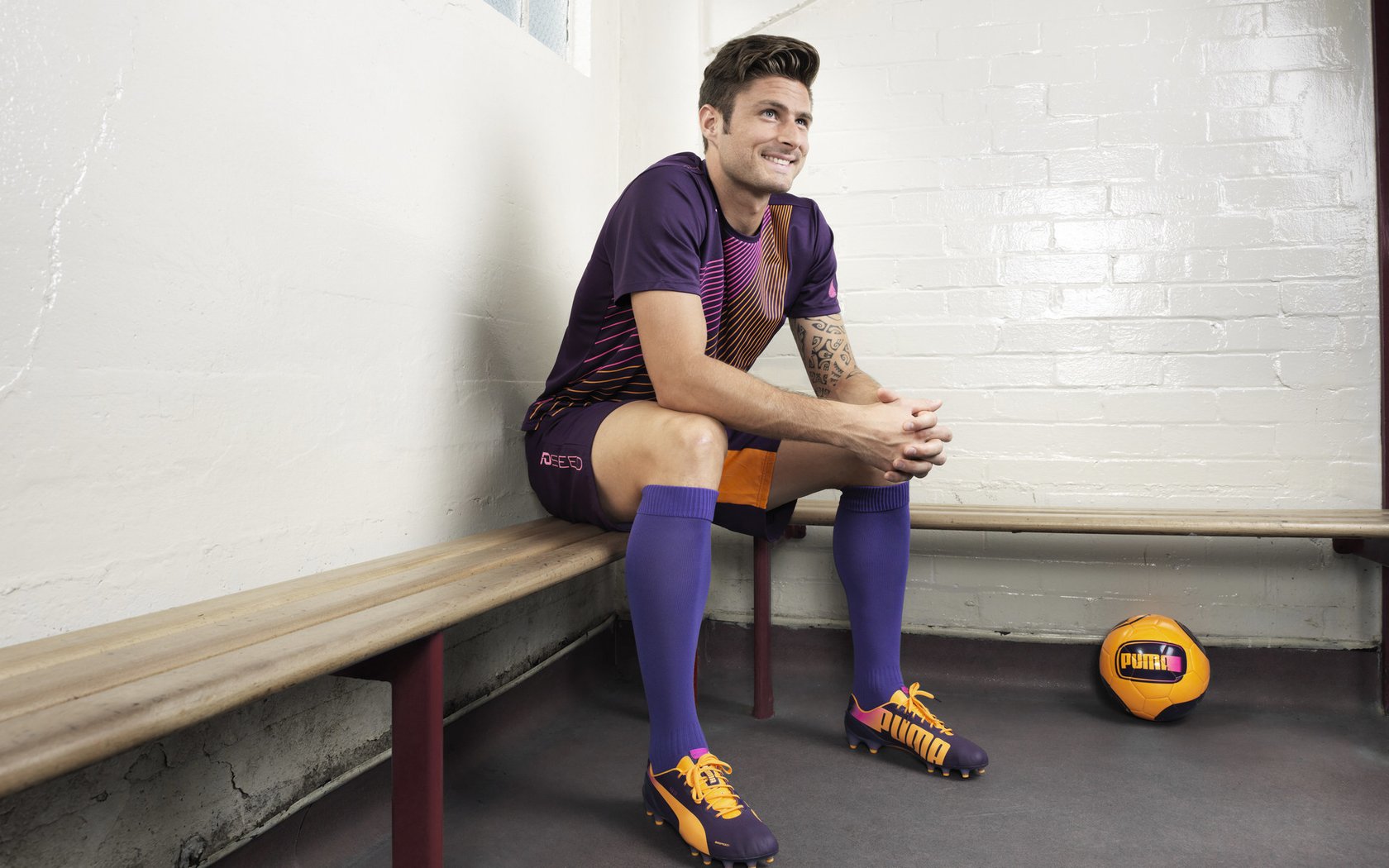 红牛二队轻取法拉利,当新锐的冰蓝色闪电劈开跃马红色王朝的午后