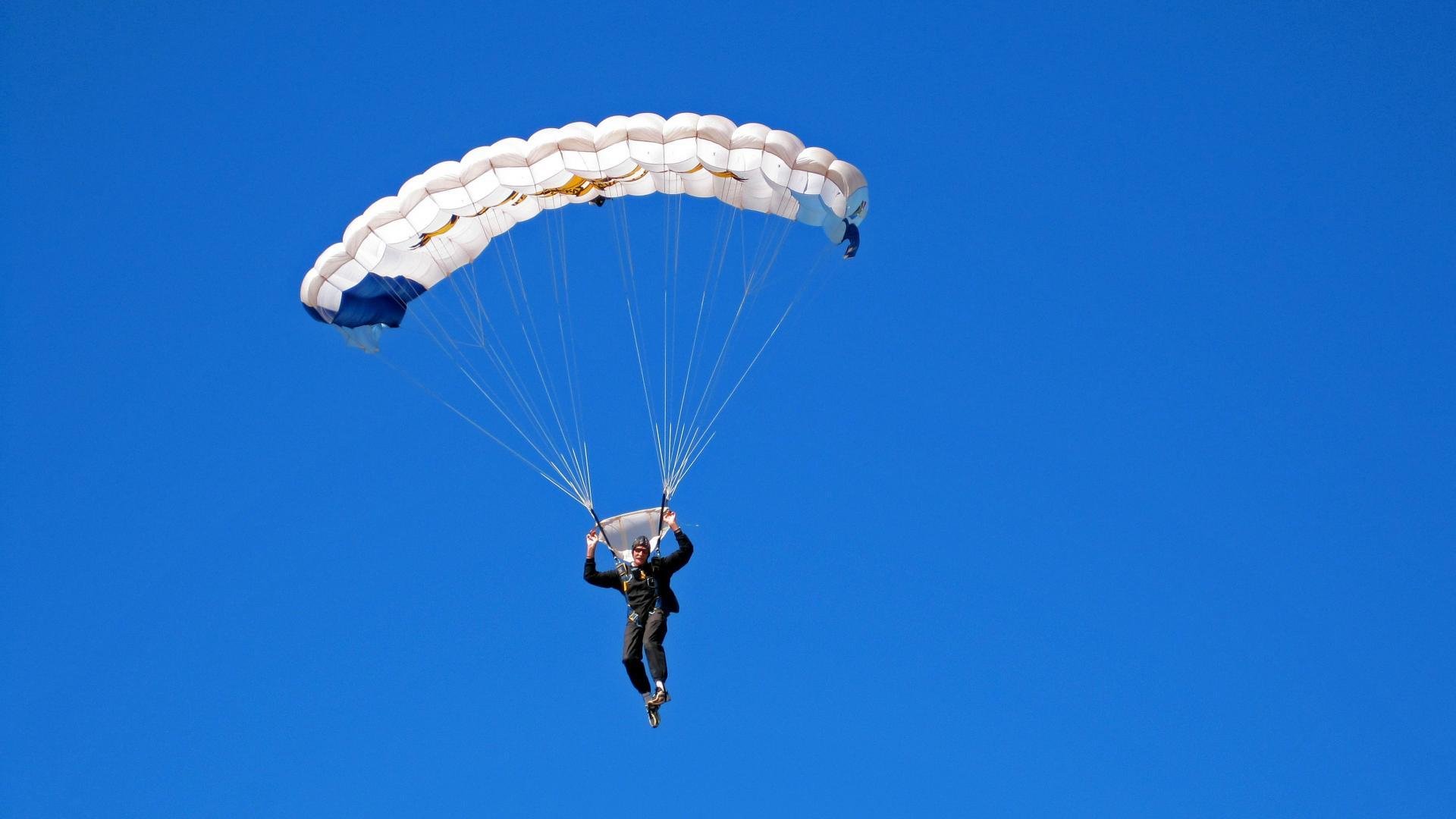 从草地到硬地，兹维列夫的涅槃与永恒火焰