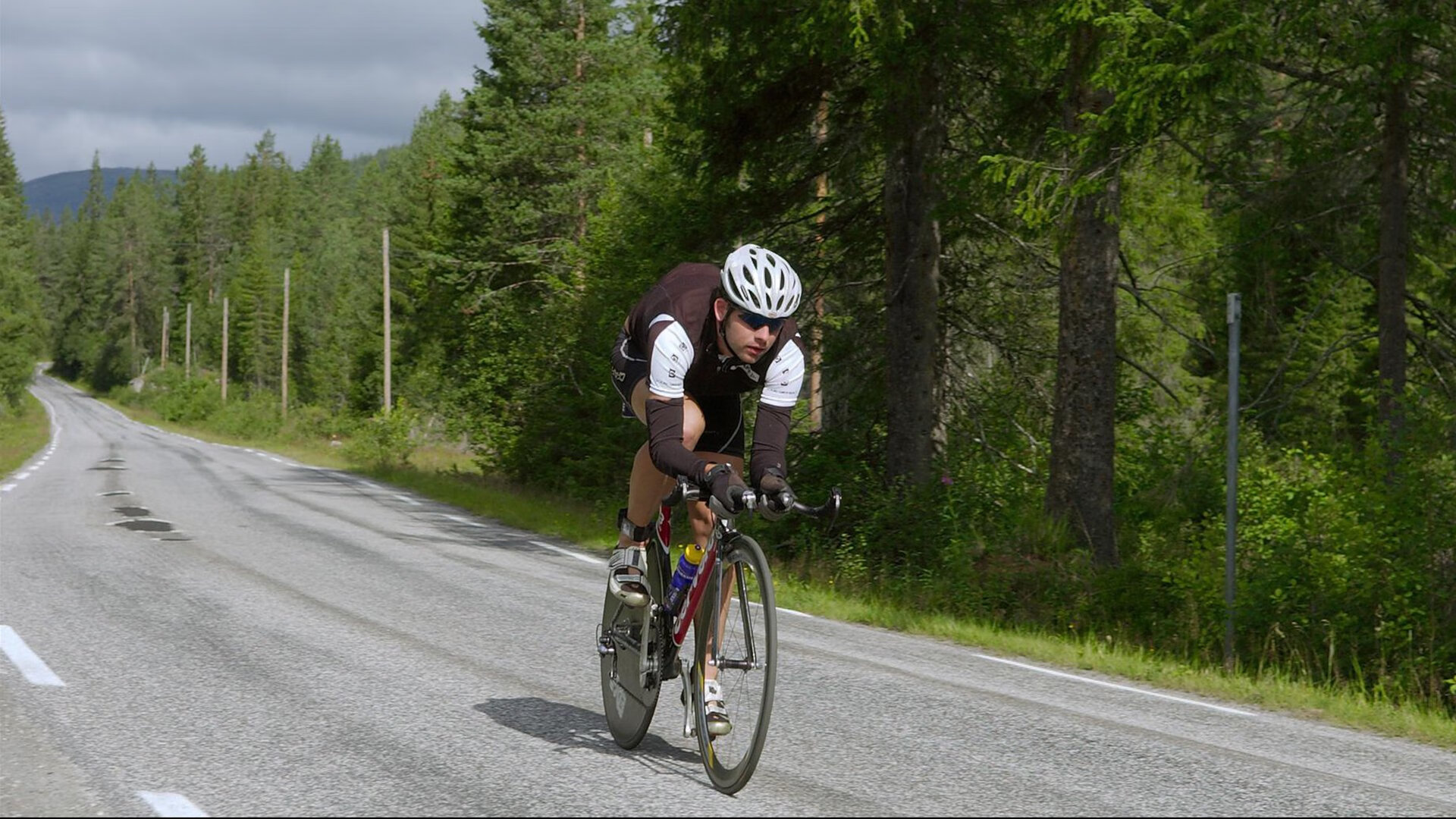 降维打击的双重奏，从德国战车的精密运转，到樊振东的暴力美学